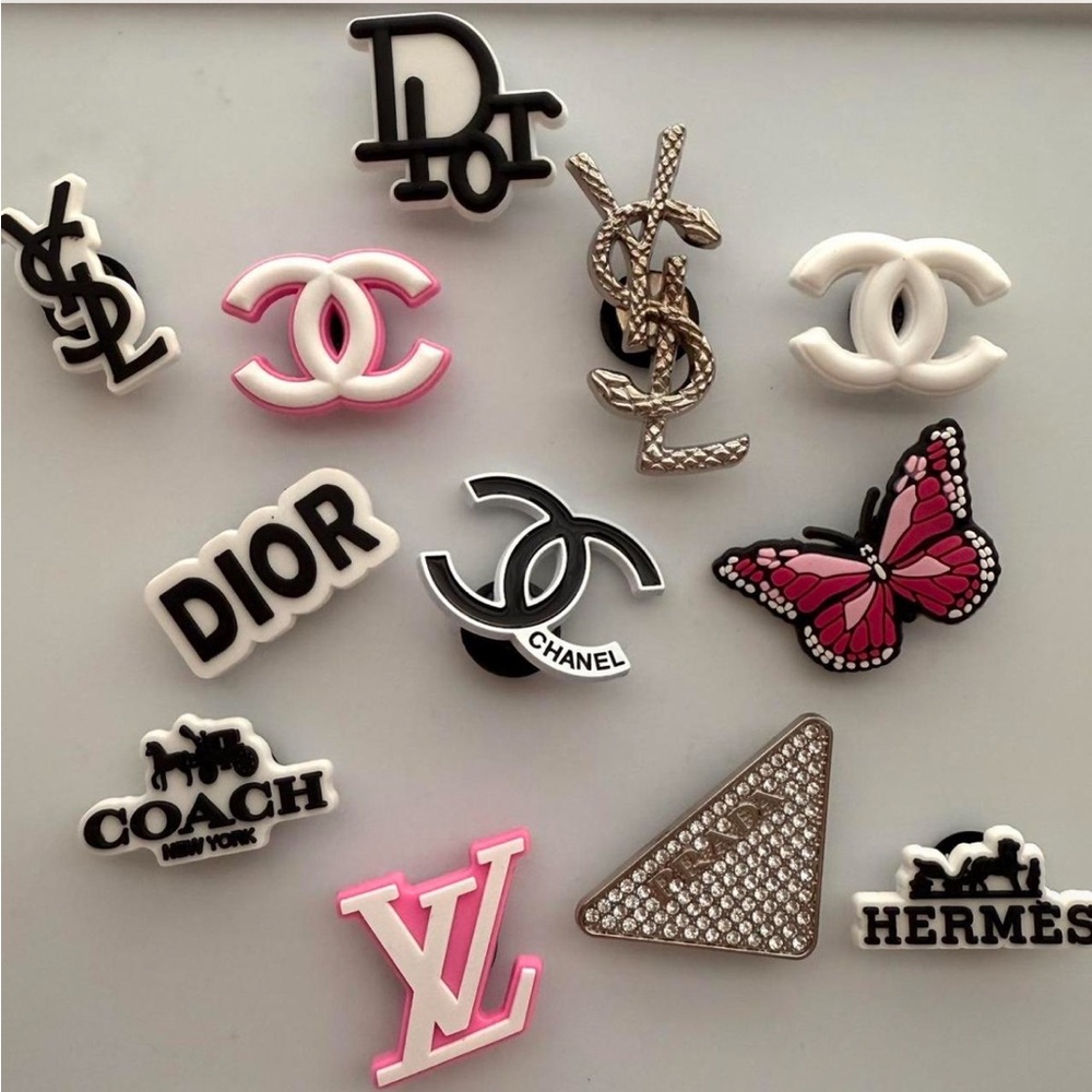12 pink & black shoe charms